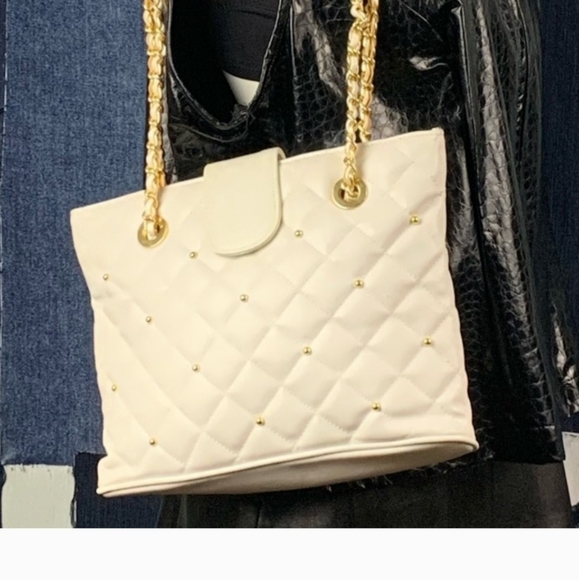 Quilted Chain Strap Shoulder Bag w/Gold Stud’s - Picture 4 of 5